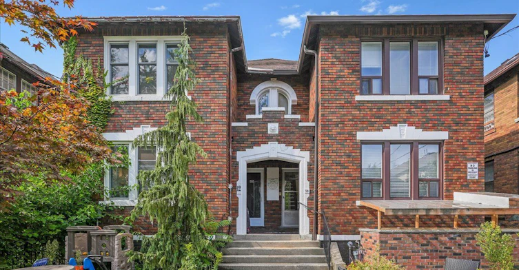 Lower-12 Castle View Avenue, Toronto, ON, M5R 1Y9