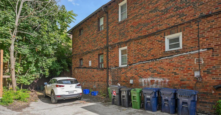 Lower-12 Castle View Avenue, Toronto, ON, M5R 1Y9 - 20