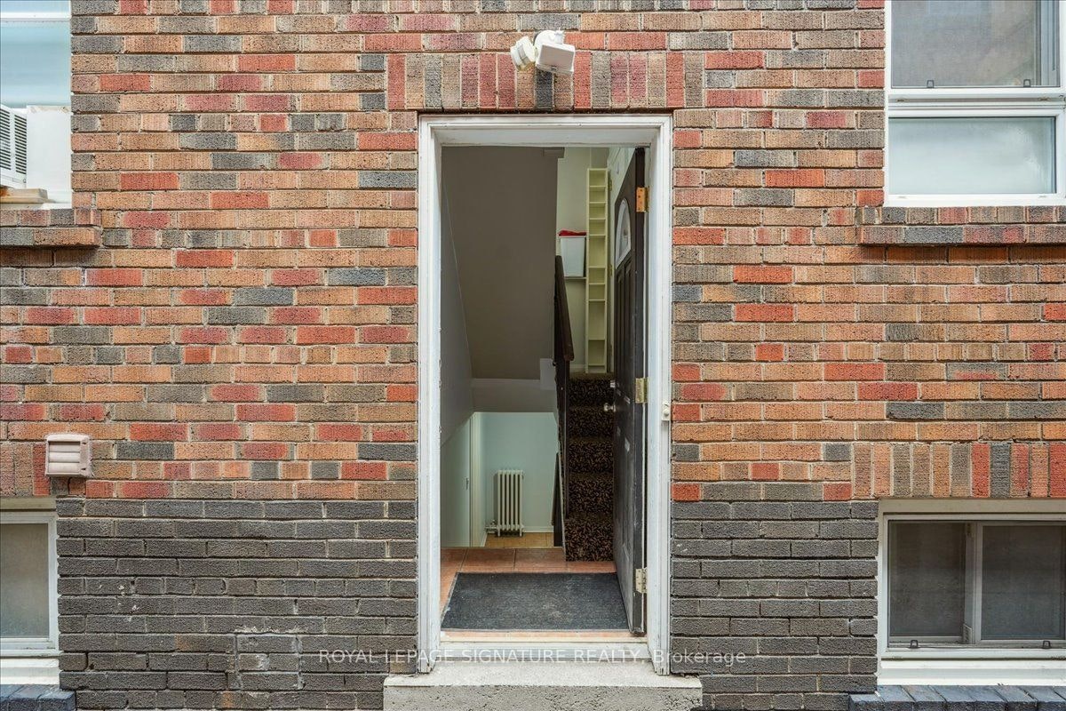 Lower-12 Castle View Avenue, Toronto, ON, M5R 1Y9 - 17