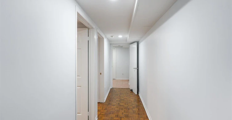 Lower-12 Castle View Avenue, Toronto, ON, M5R 1Y9 - 14