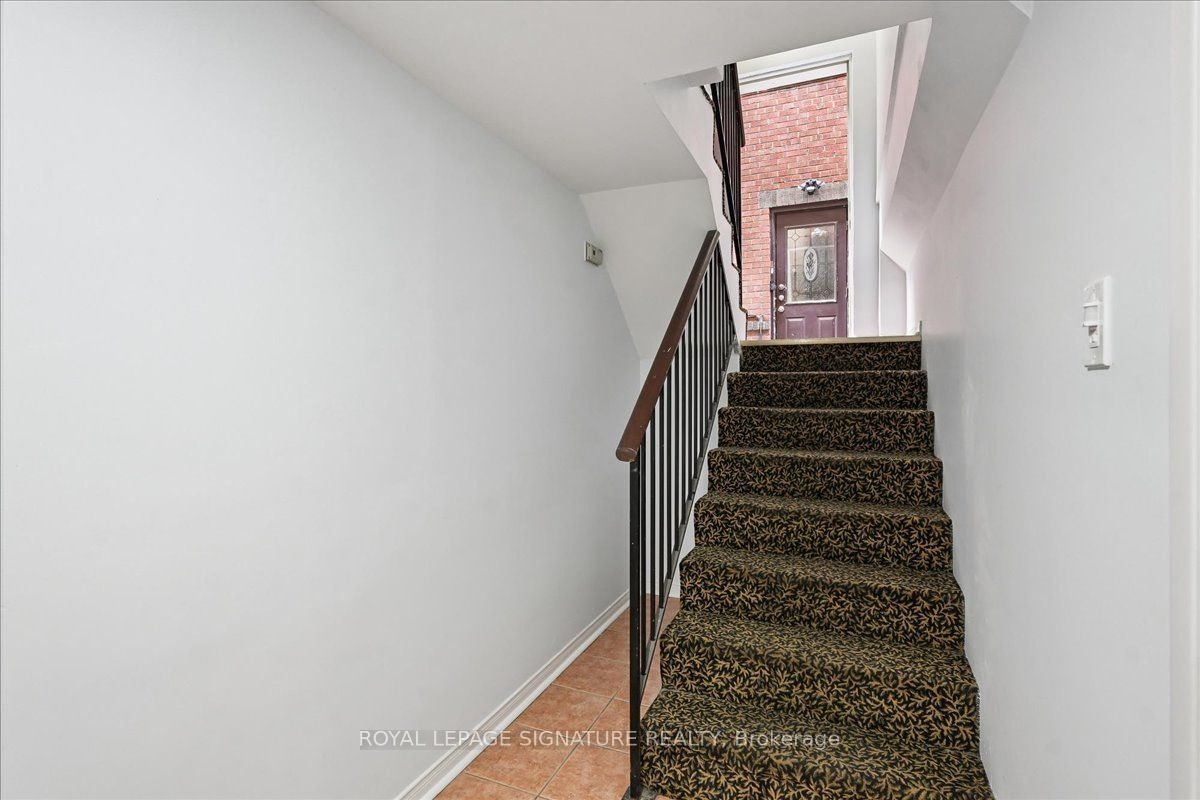 Lower-12 Castle View Avenue, Toronto, ON, M5R 1Y9 - 16
