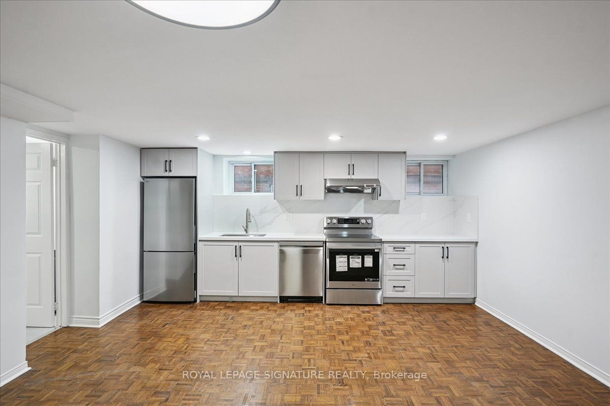 Lower-12 Castle View Avenue, Toronto, ON, M5R 1Y9 - 2