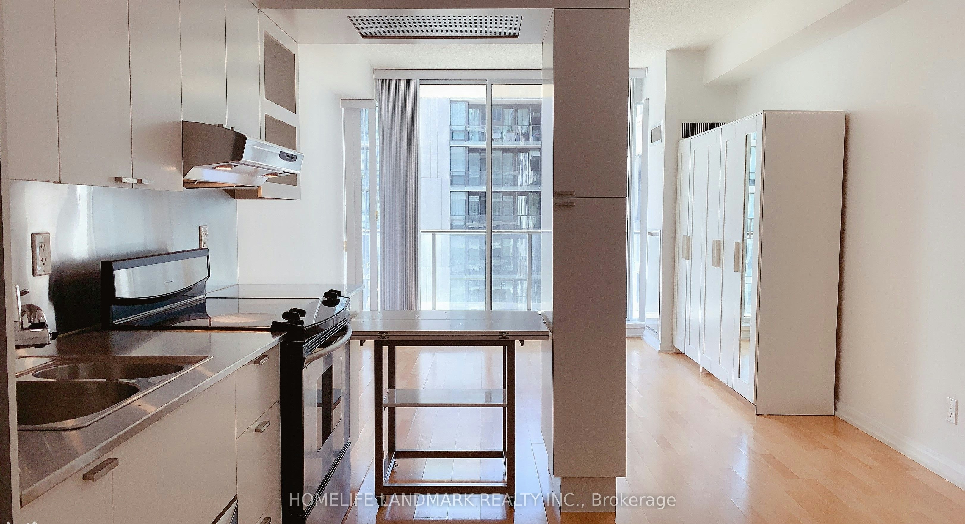 1535-111 Elizabeth Street, Toronto, ON, M5G 1P7 - 4