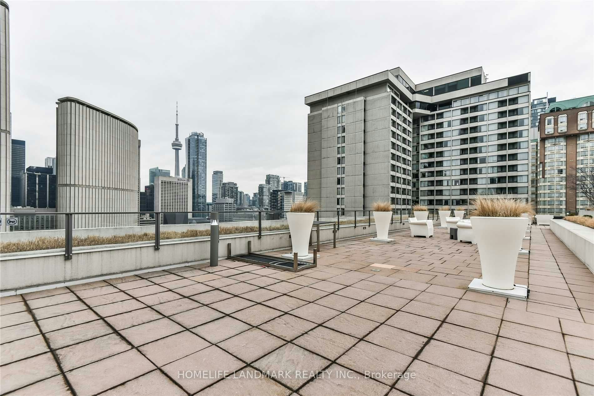 1535-111 Elizabeth Street, Toronto, ON, M5G 1P7 - 11