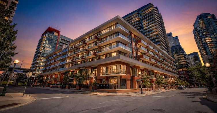330-38 Iannuzzi Street, Toronto, ON, M5V 0S2 - 34