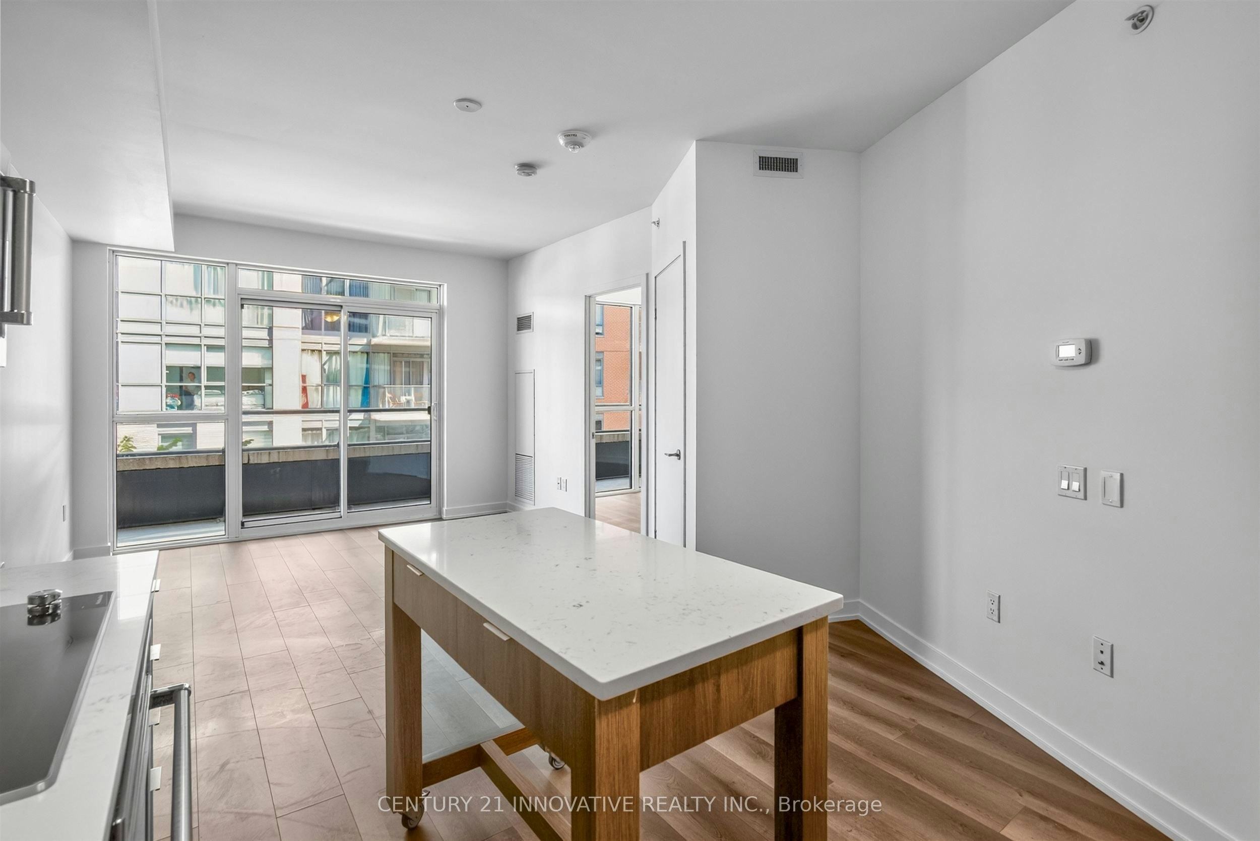 330-38 Iannuzzi Street, Toronto, ON, M5V 0S2 - 17