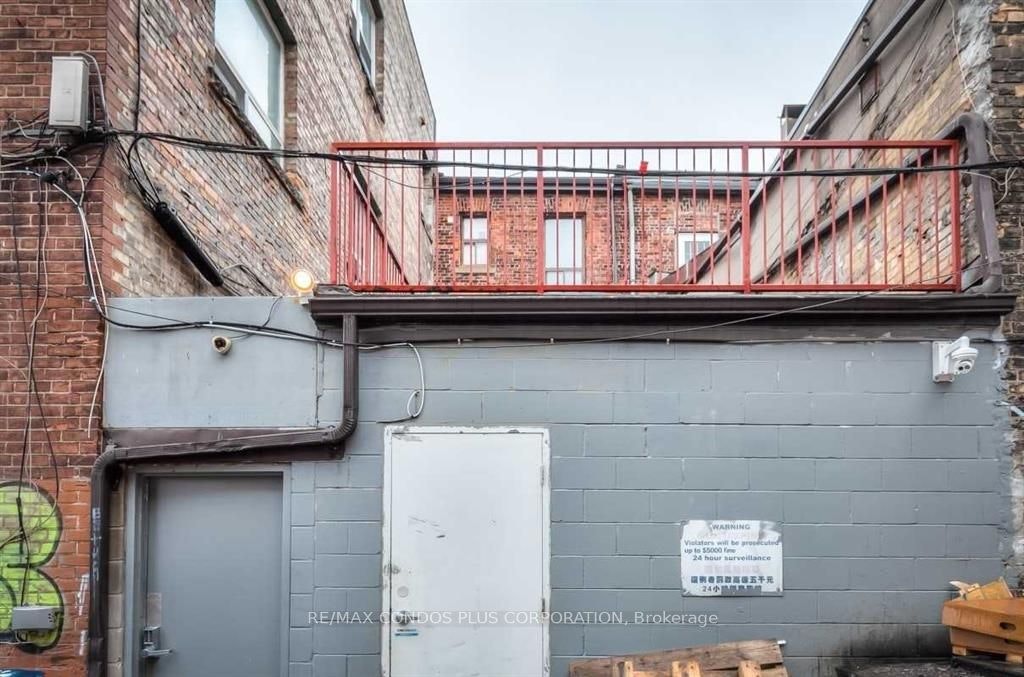 D-324 Spadina Avenue, Toronto, ON, M5T 2E7 - 2