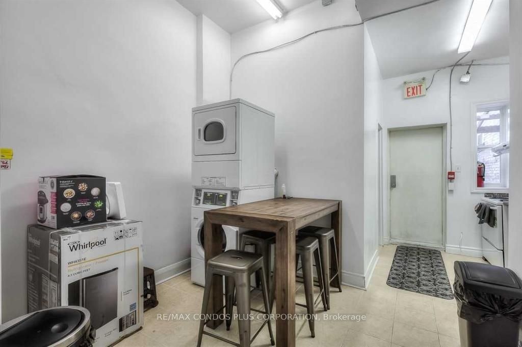 D-324 Spadina Avenue, Toronto, ON, M5T 2E7 - 4