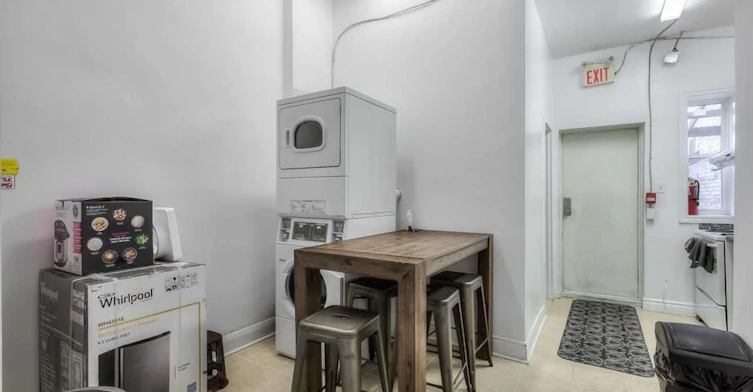 D-324 Spadina Avenue, Toronto, ON, M5T 2E7 - 4