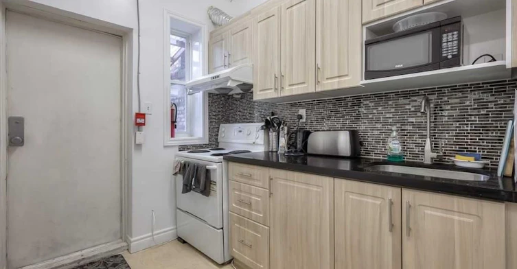 D-324 Spadina Avenue, Toronto, ON, M5T 2E7 - 3