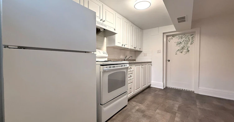 Bsmt-42 Glencairn Avenue, Toronto, ON, M4R 1M5 - 8
