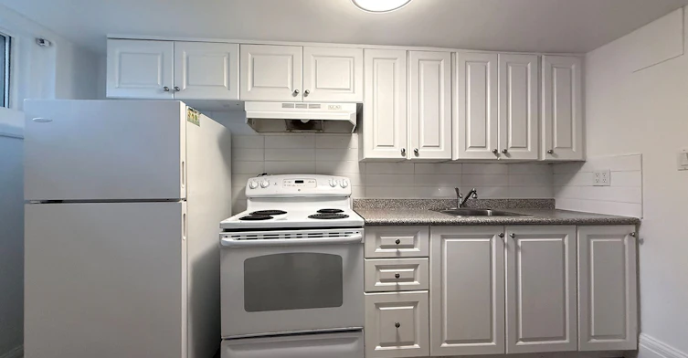 Bsmt-42 Glencairn Avenue, Toronto, ON, M4R 1M5 - 9