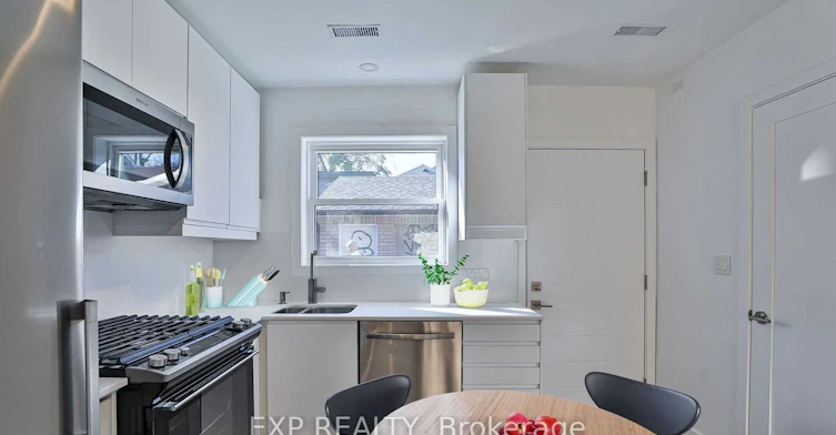 C-452 Montrose Avenue, Toronto, ON, M6G 3H1 - 12