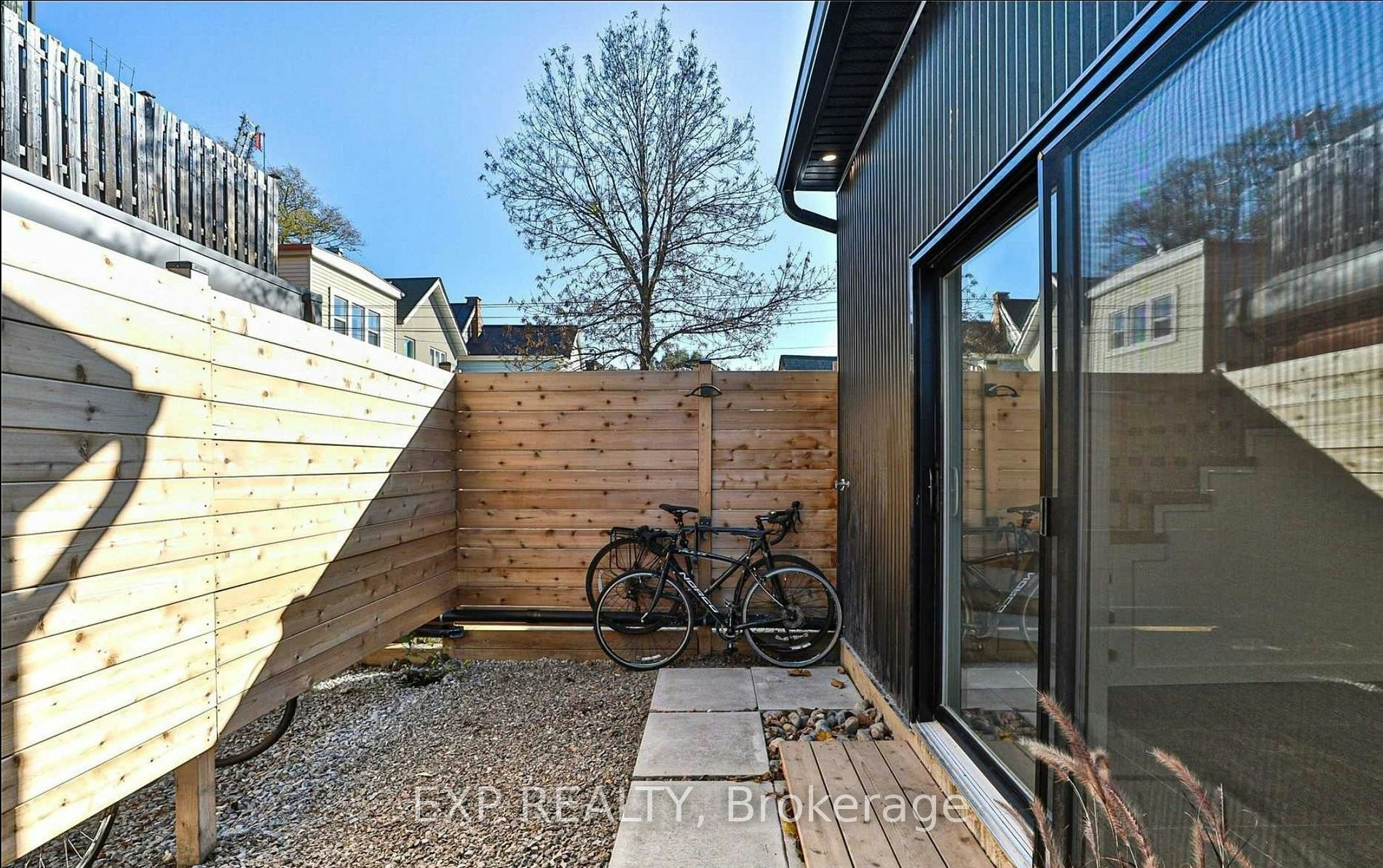 C-452 Montrose Avenue, Toronto, ON, M6G 3H1 - 3