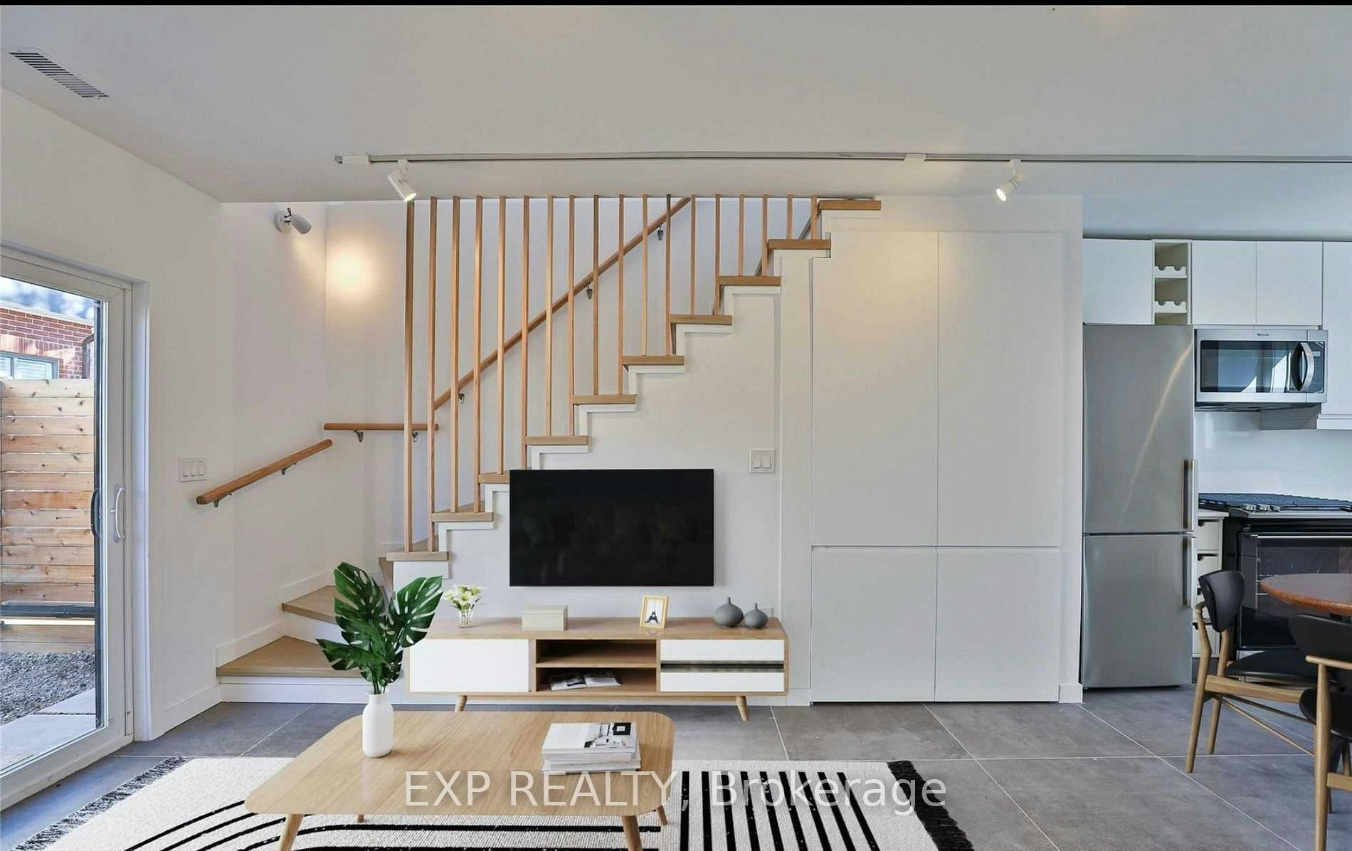 C-452 Montrose Avenue, Toronto, ON, M6G 3H1 - 8