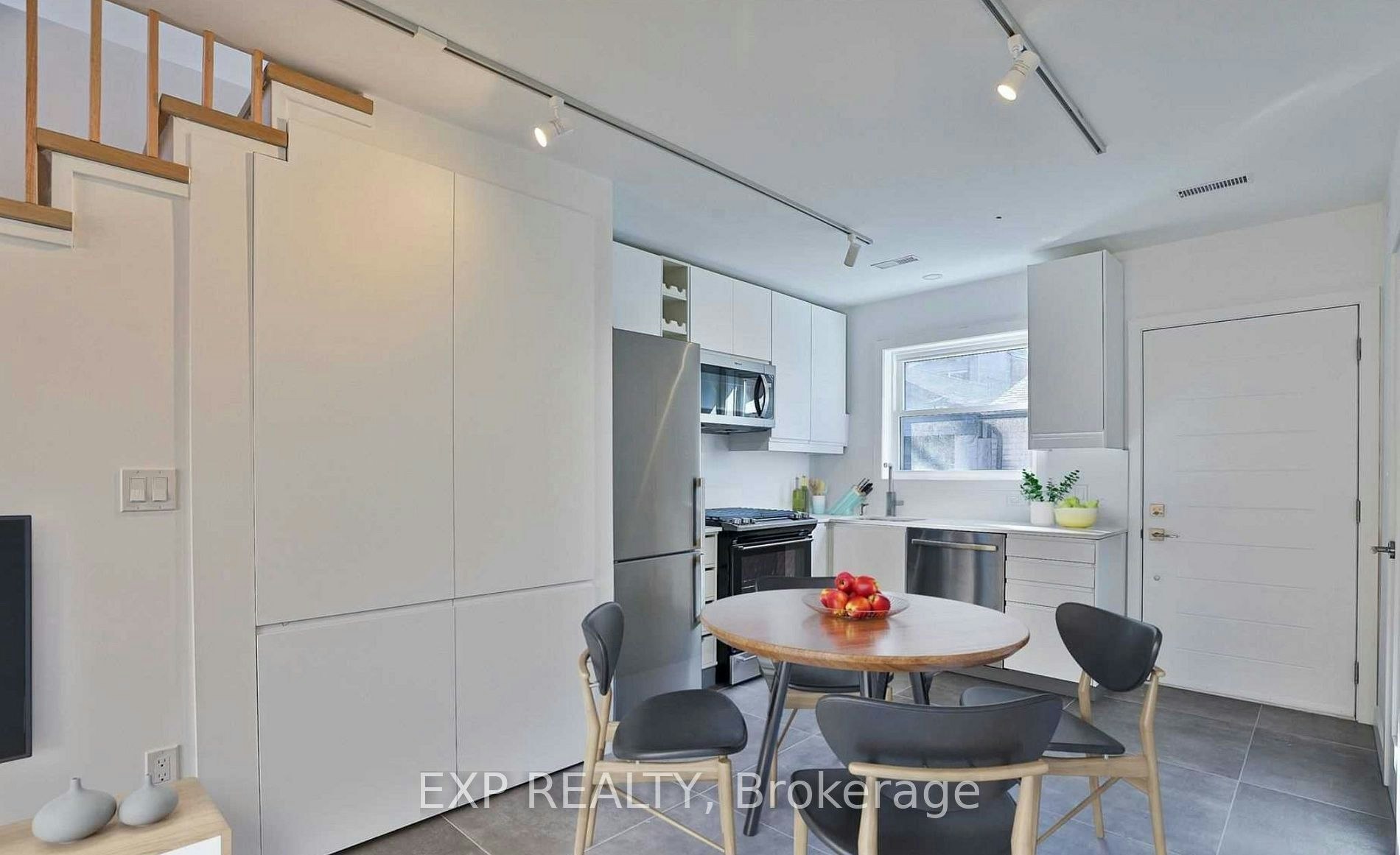 C-452 Montrose Avenue, Toronto, ON, M6G 3H1 - 11