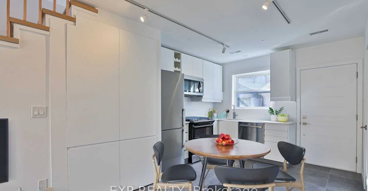 C-452 Montrose Avenue, Toronto, ON, M6G 3H1 - 11