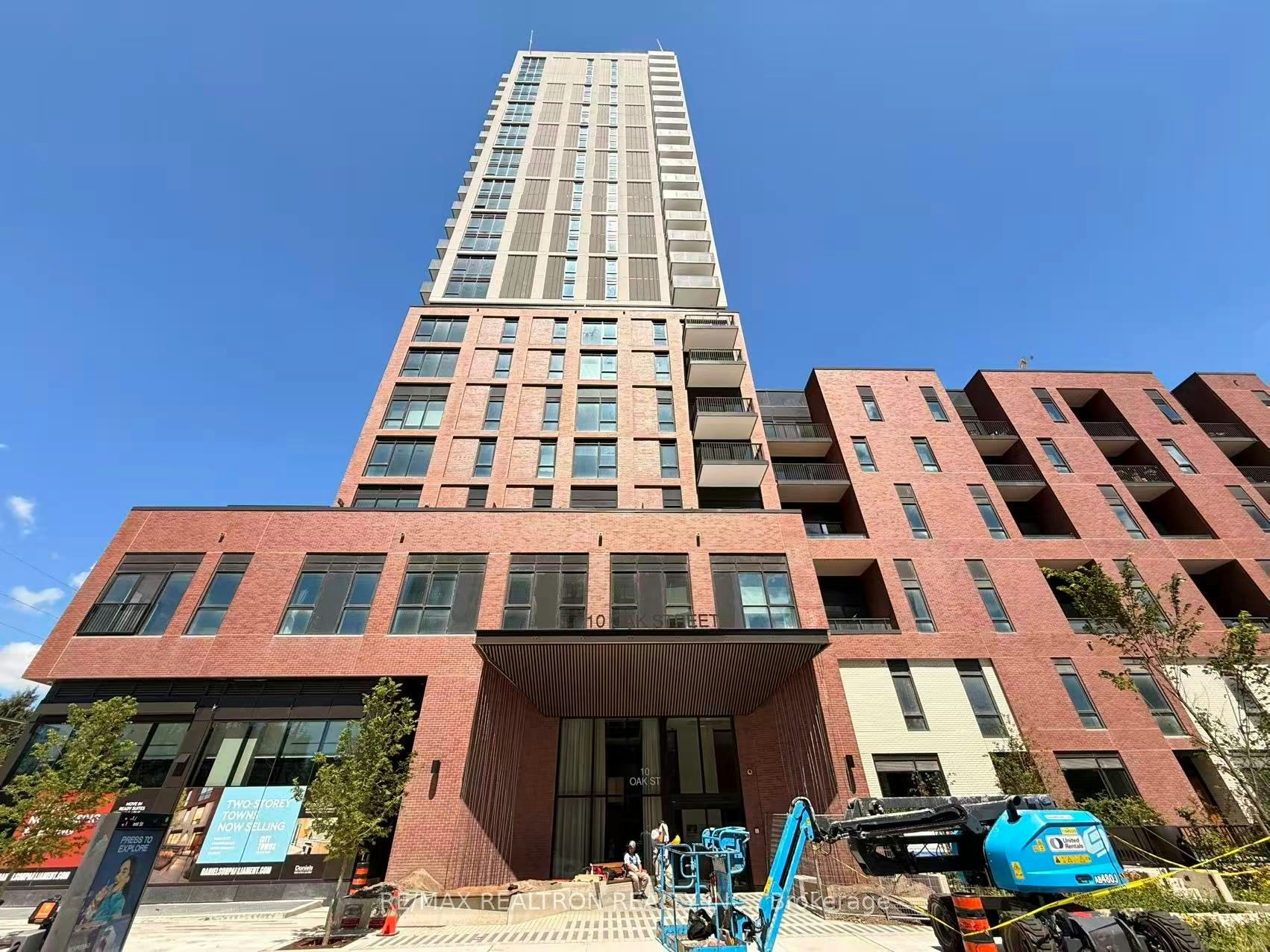 2502-10 Oak Street, Toronto, ON, M5A 0Z1 - 2