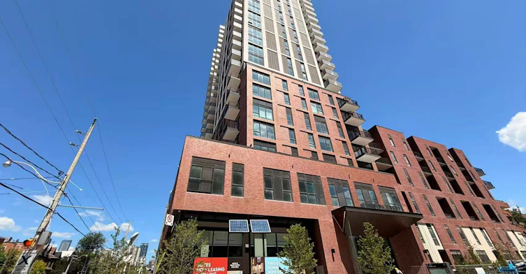 2502-10 Oak Street, Toronto, ON, M5A 0Z1