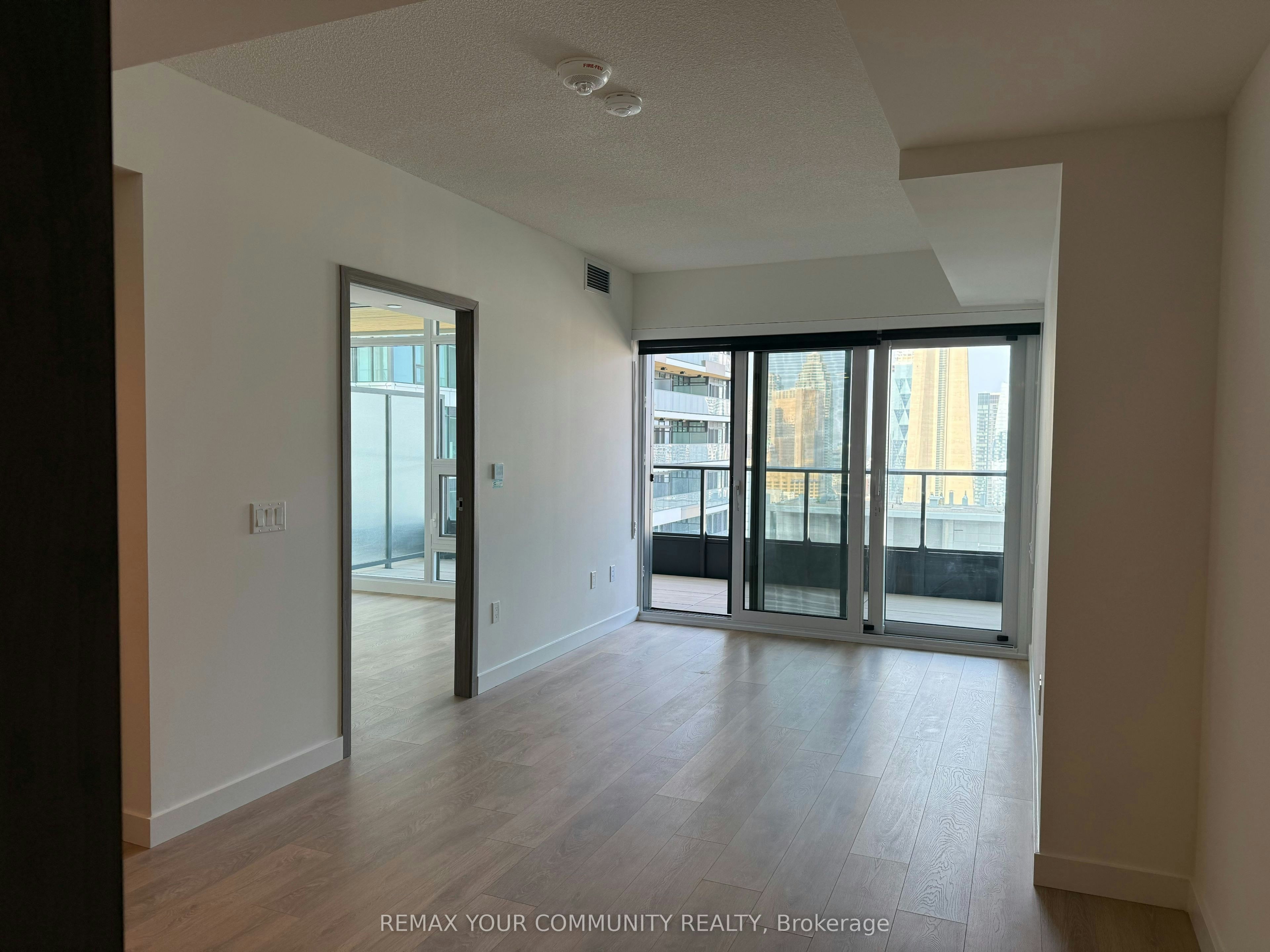 4008-3 Concord Cityplace Way, Toronto, ON, M5V 0X4 - 4