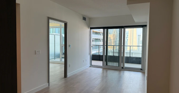 4008-3 Concord Cityplace Way, Toronto, ON, M5V 0X4 - 4
