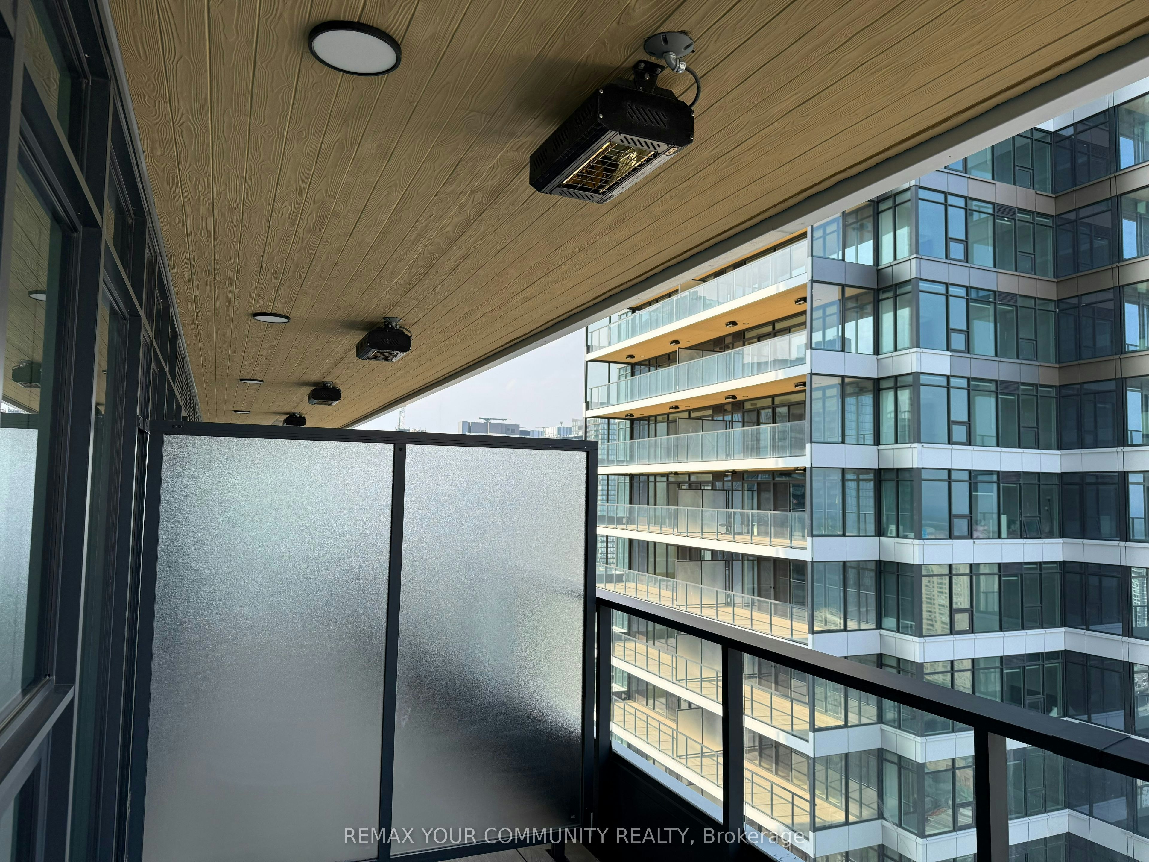 4008-3 Concord Cityplace Way, Toronto, ON, M5V 0X4 - 12