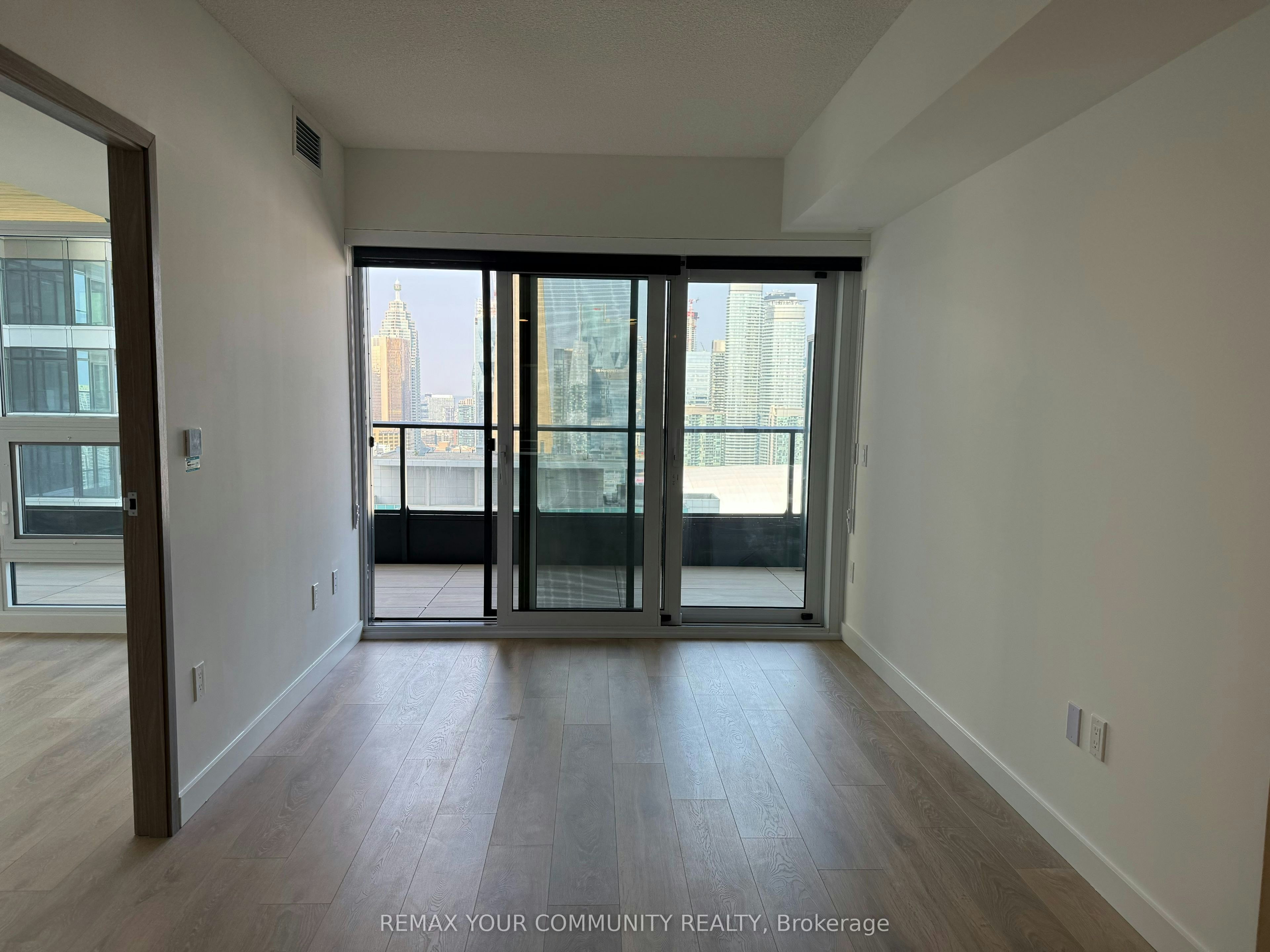 4008-3 Concord Cityplace Way, Toronto, ON, M5V 0X4 - 11