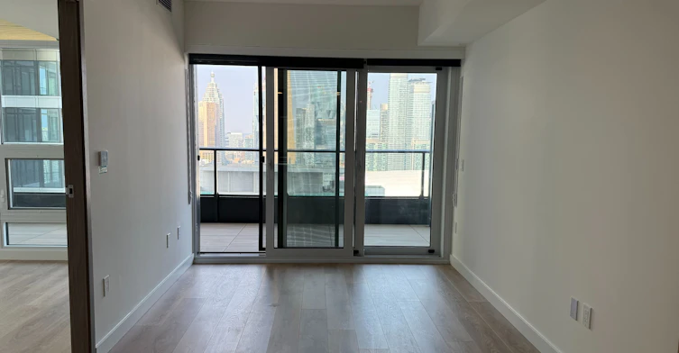 4008-3 Concord Cityplace Way, Toronto, ON, M5V 0X4 - 11