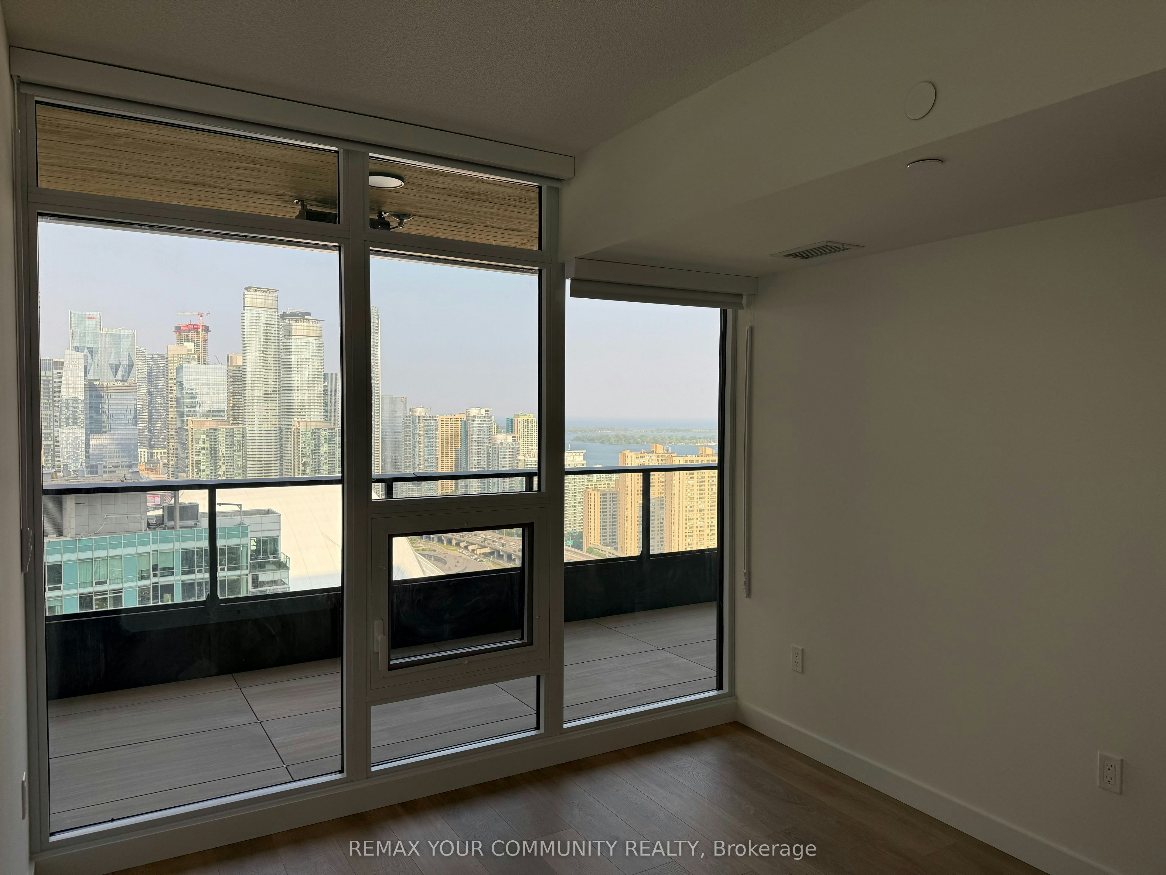 4008-3 Concord Cityplace Way, Toronto, ON, M5V 0X4 - 9
