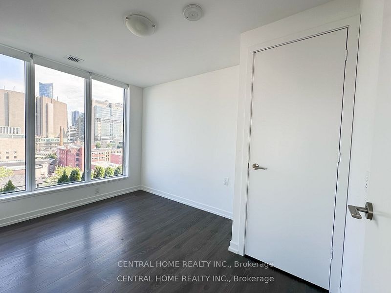806-203 College Street, Toronto, ON, M5T 1P9 - 5
