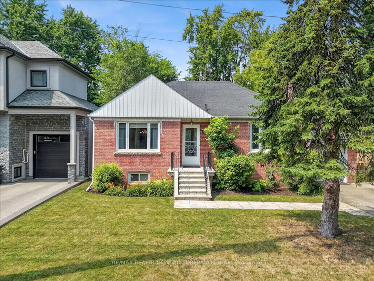 42 De Quincy Boulevard, Toronto, ON, M3H 1Y5