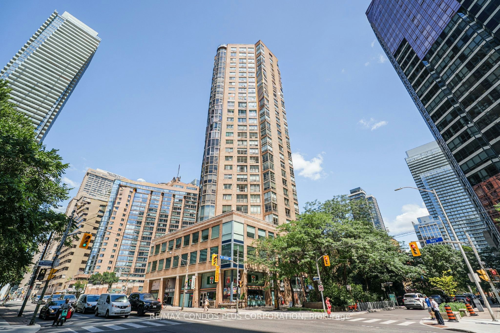1811-44 St Joseph Street, Toronto, ON, M4Y 2W4