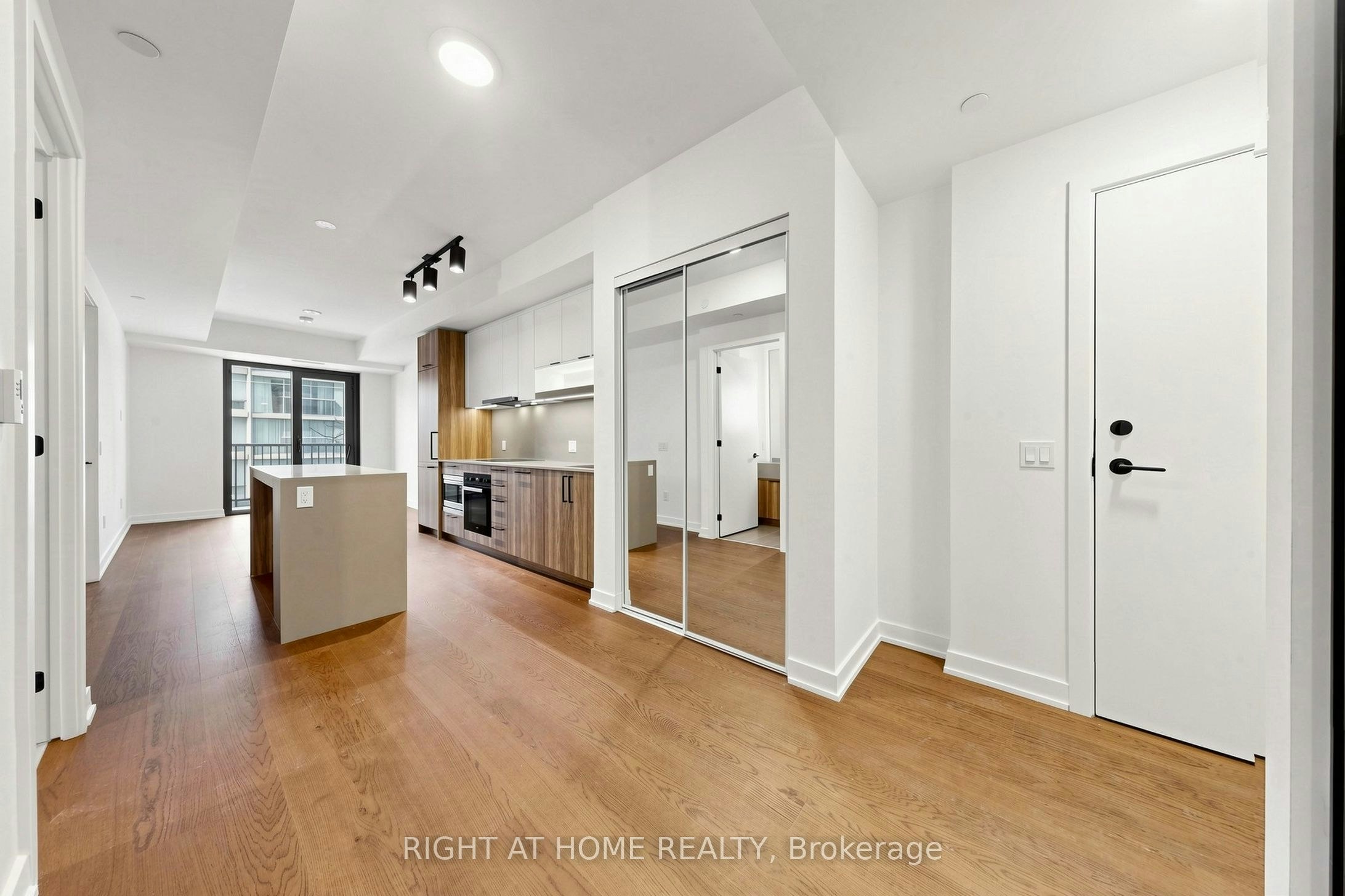 521-91 Montclair Avenue, Toronto, ON, M5P 0B1 - 17