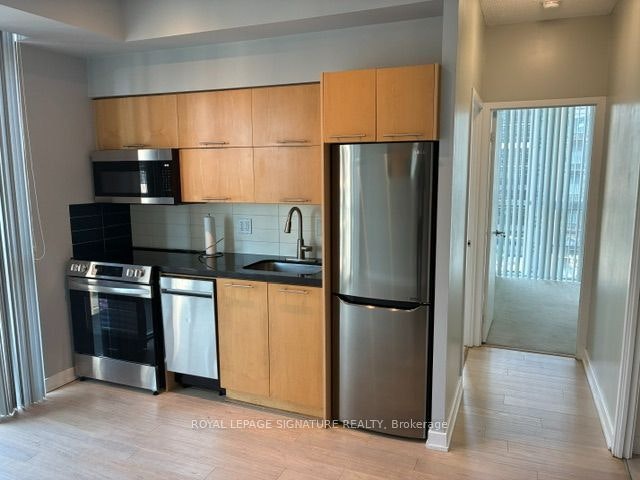 1307-126 Simcoe Street, Toronto, ON, M5H 4E6 - 4
