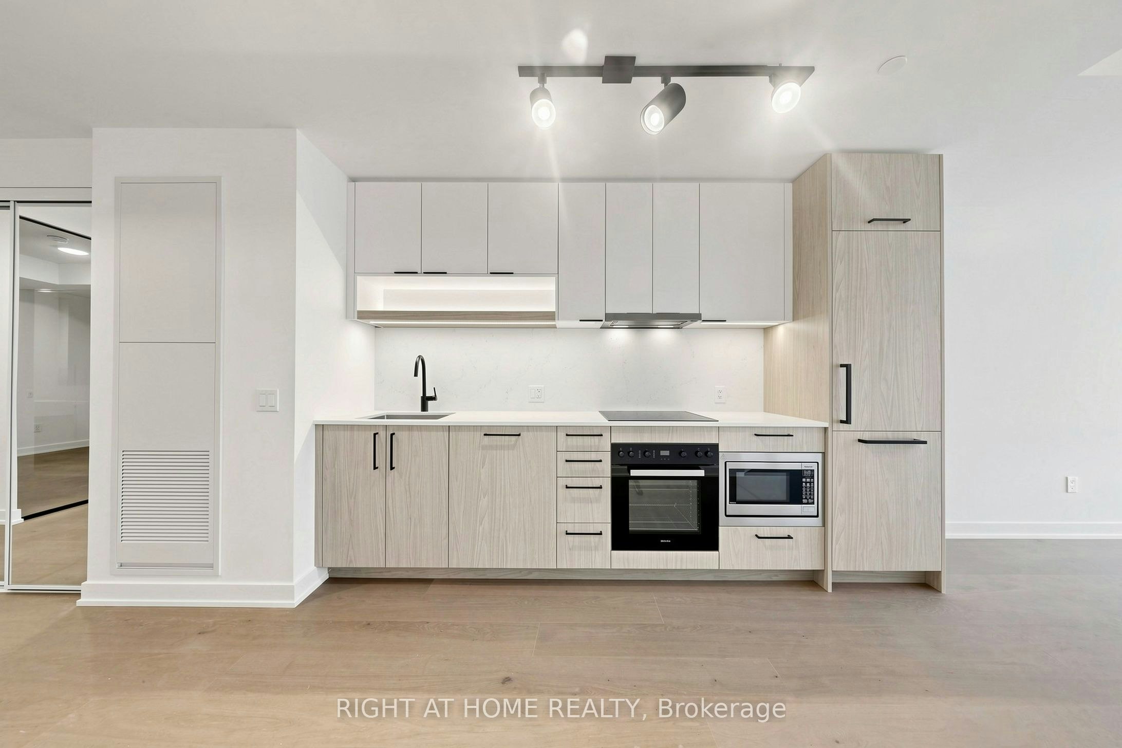 536-91 Montclair Avenue, Toronto, ON, M5P 0B1 - 12