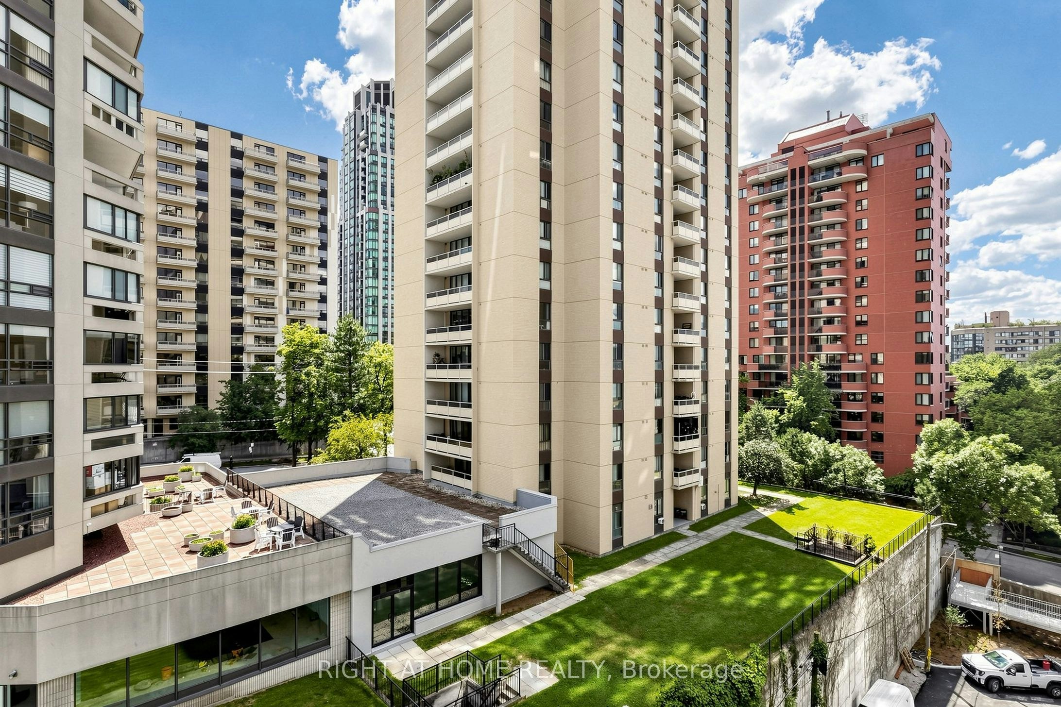 832-91 Montclair Avenue, Toronto, ON, M5P 0B1 - 35