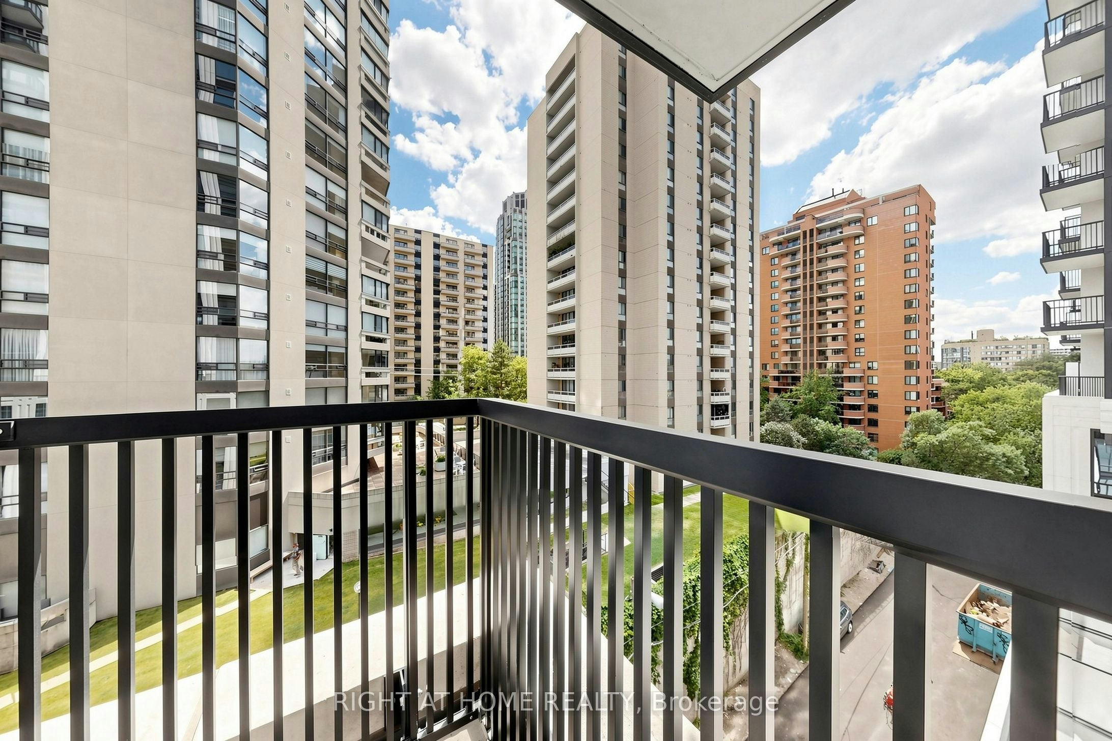 832-91 Montclair Avenue, Toronto, ON, M5P 0B1 - 32