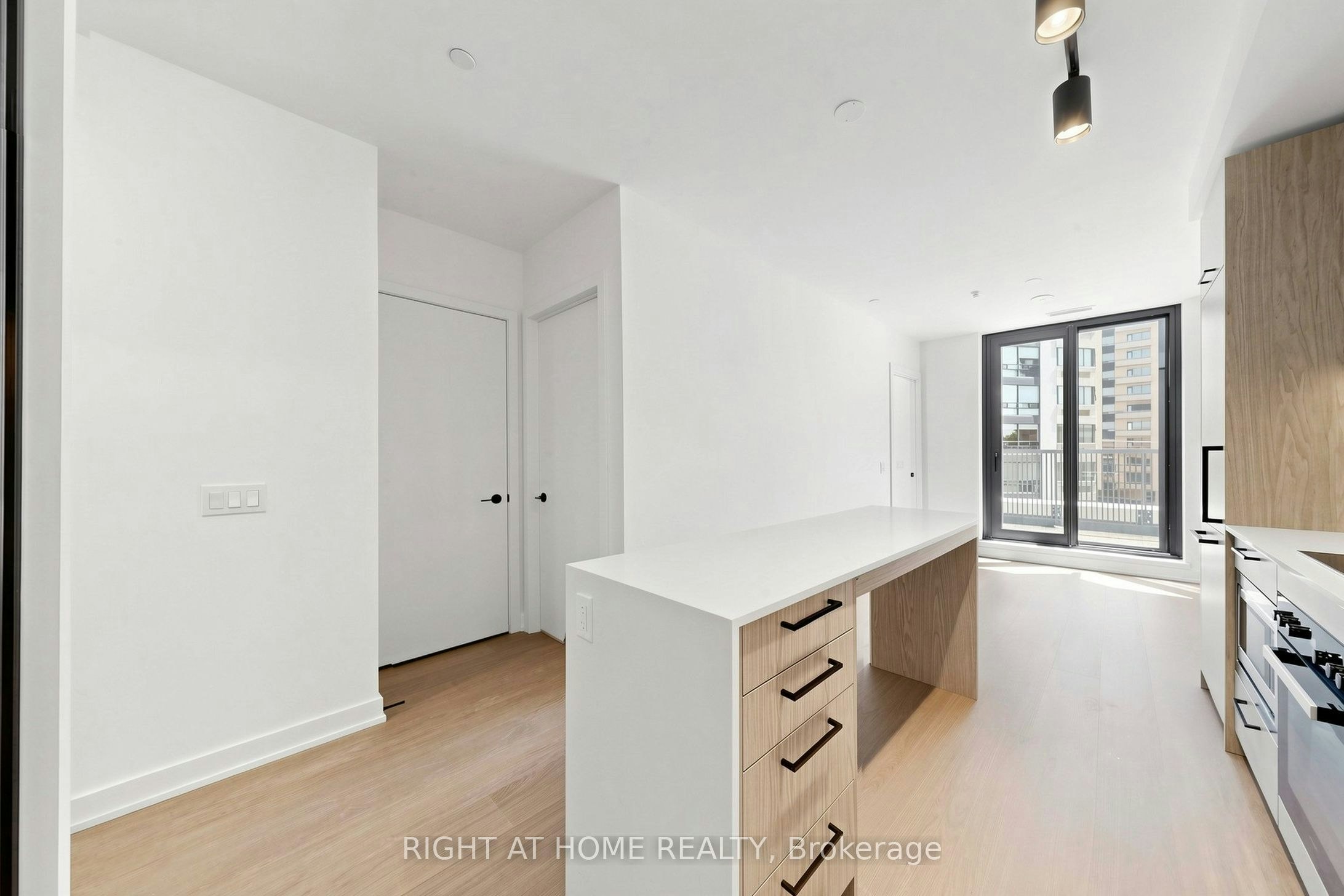 832-91 Montclair Avenue, Toronto, ON, M5P 0B1 - 11