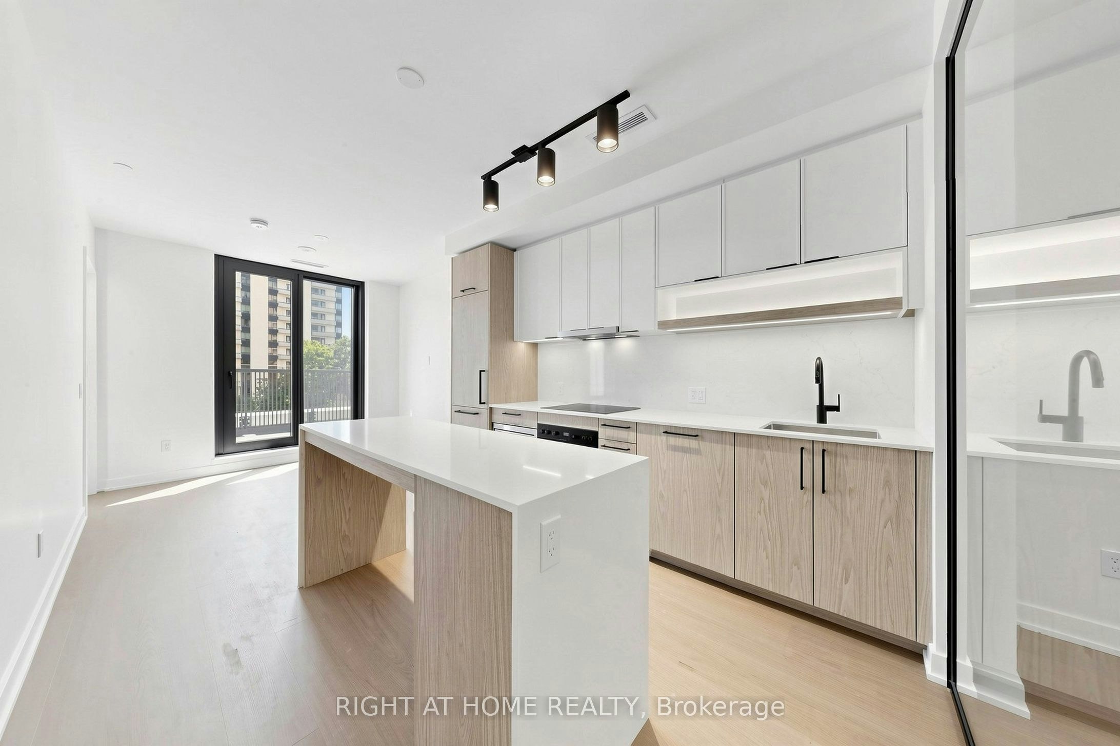 832-91 Montclair Avenue, Toronto, ON, M5P 0B1 - 9