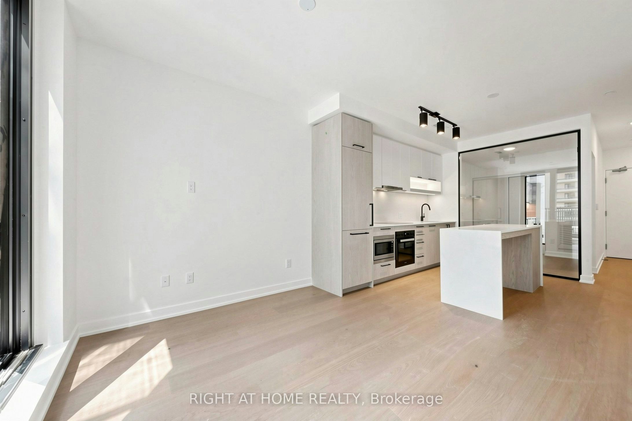 832-91 Montclair Avenue, Toronto, ON, M5P 0B1 - 6