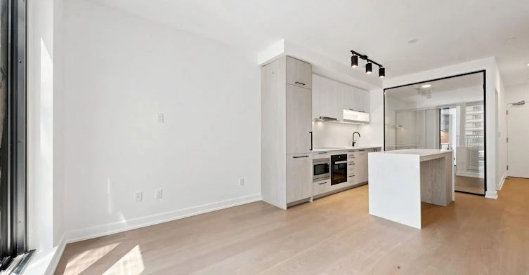 832-91 Montclair Avenue, Toronto, ON, M5P 0B1 - 6
