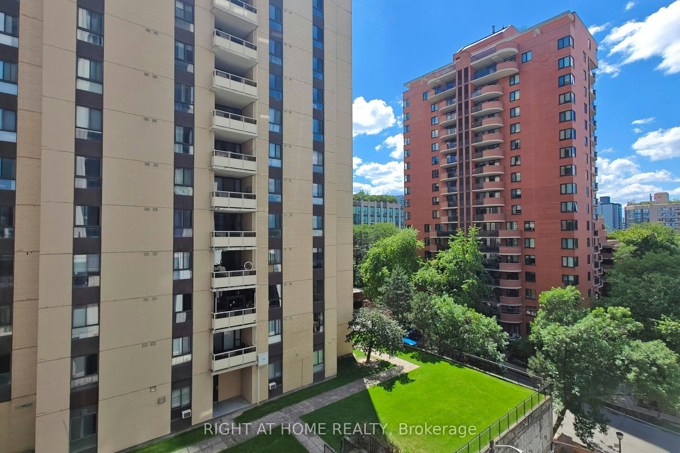837-91 Montclair Avenue, Toronto, ON, M5P 0B1 - 39