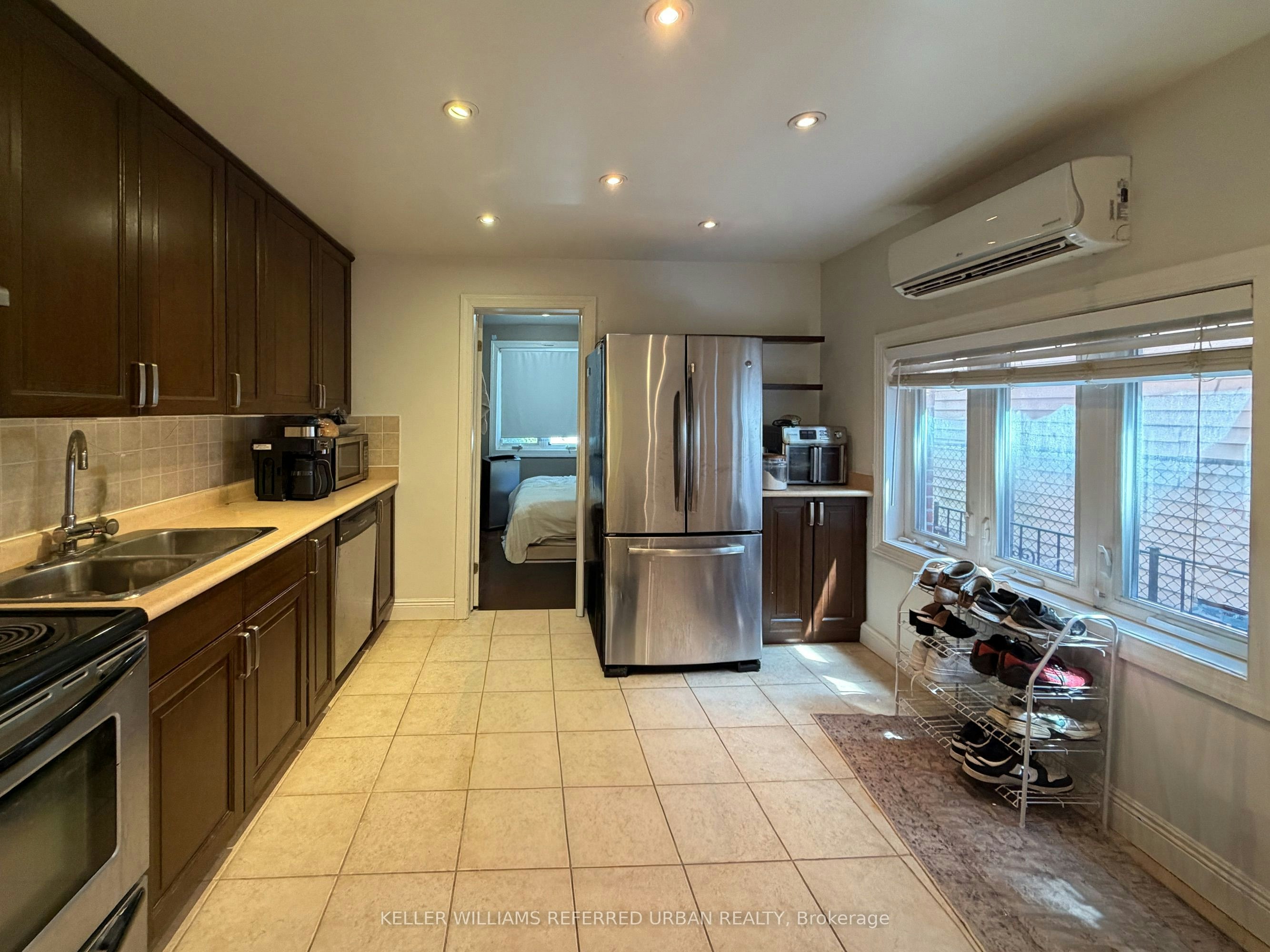 Main-429 Ossington Avenue, Toronto, ON, M6J 3A6 - 2