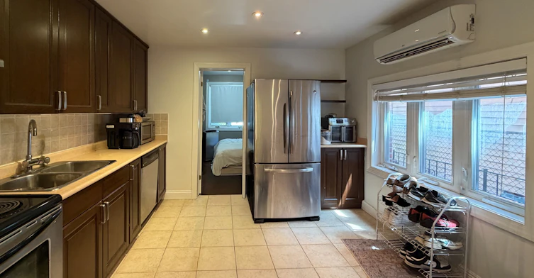 Main-429 Ossington Avenue, Toronto, ON, M6J 3A6 - 2
