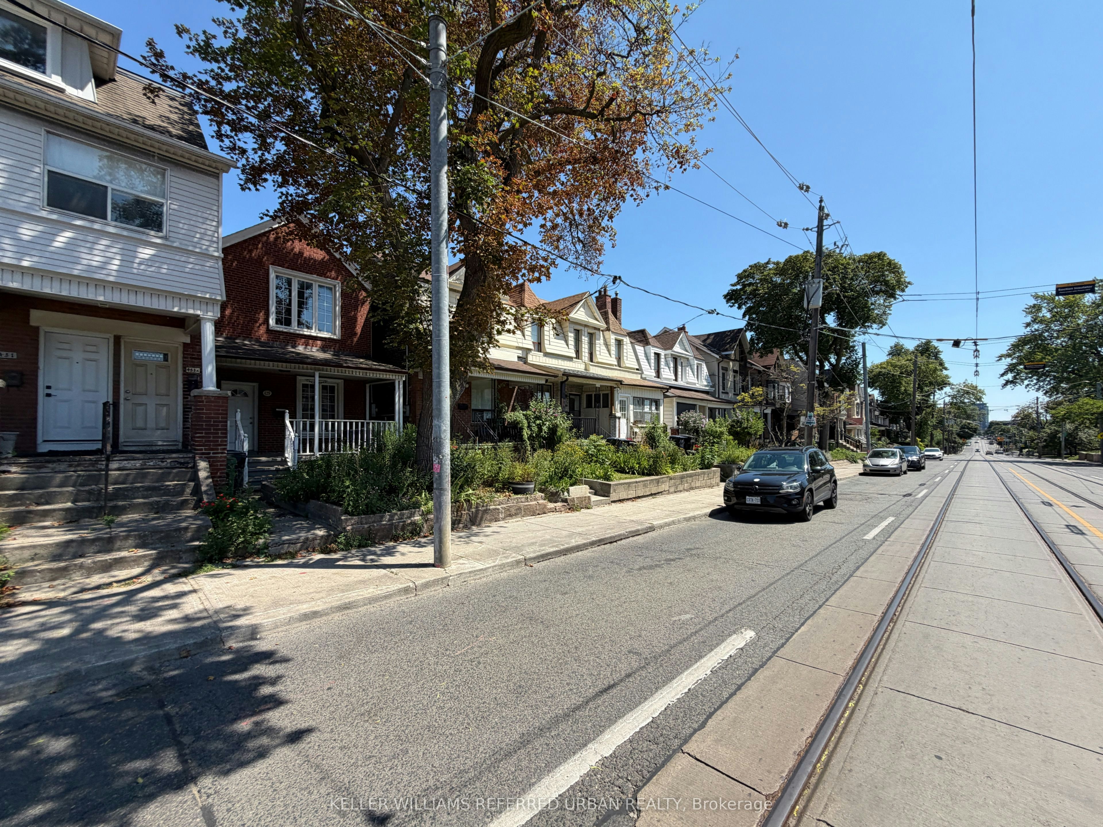 Main-429 Ossington Avenue, Toronto, ON, M6J 3A6