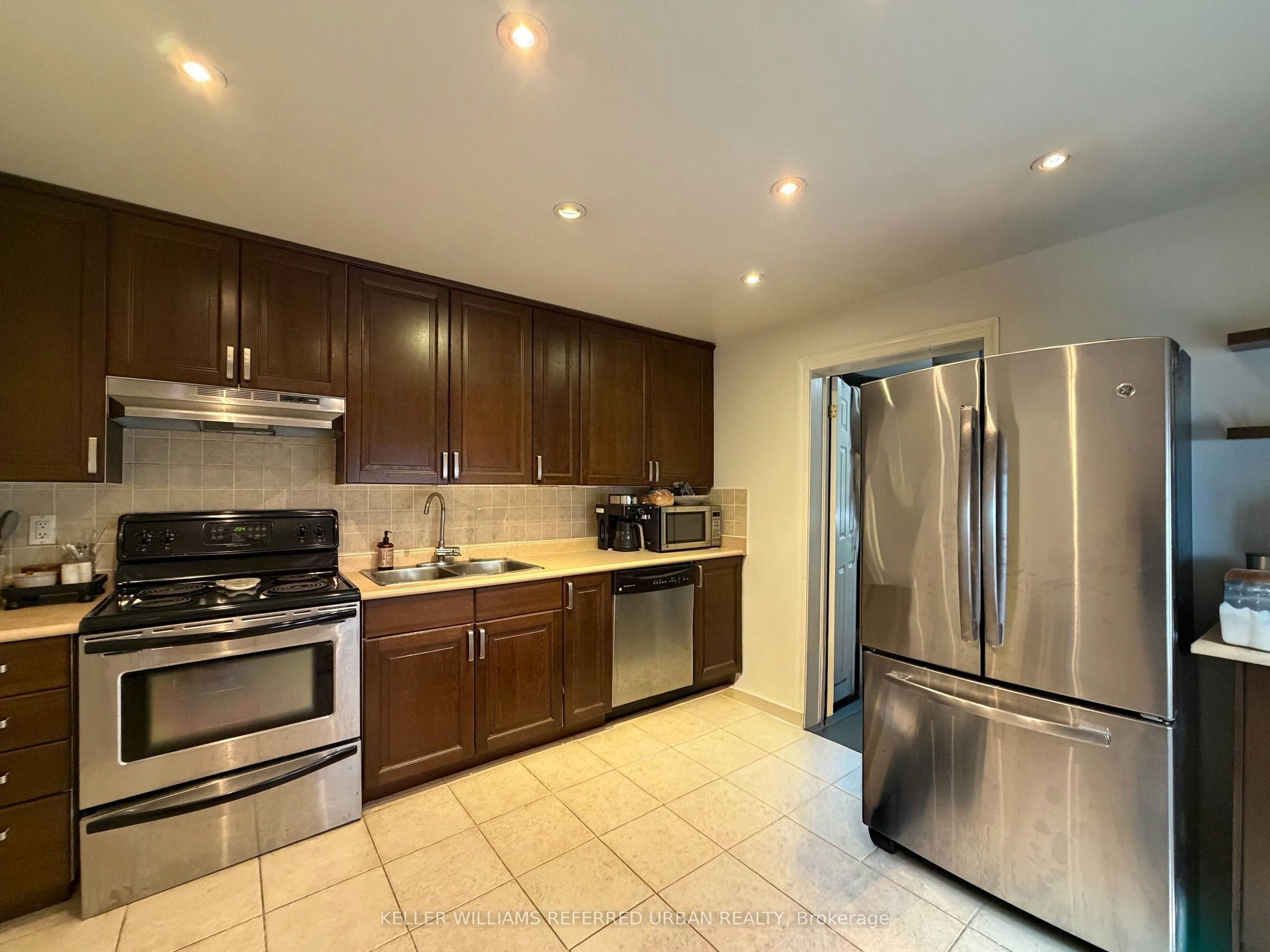 Main-429 Ossington Avenue, Toronto, ON, M6J 3A6 - 3