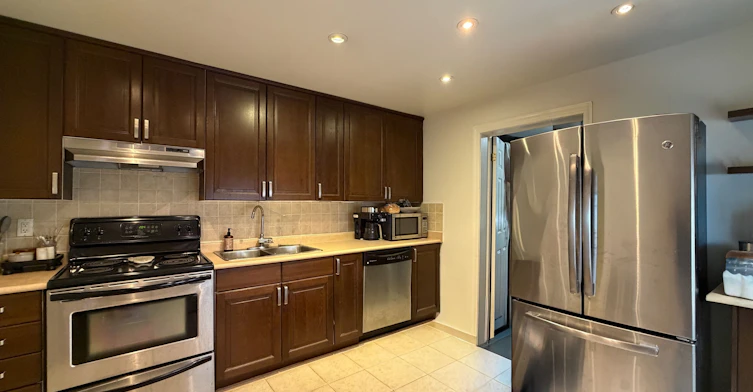 Main-429 Ossington Avenue, Toronto, ON, M6J 3A6 - 3