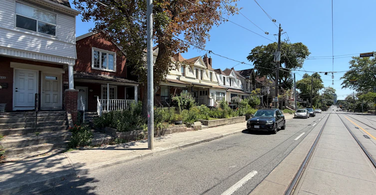 Main-429 Ossington Avenue, Toronto, ON, M6J 3A6