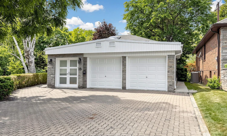 15 Alamosa Drive