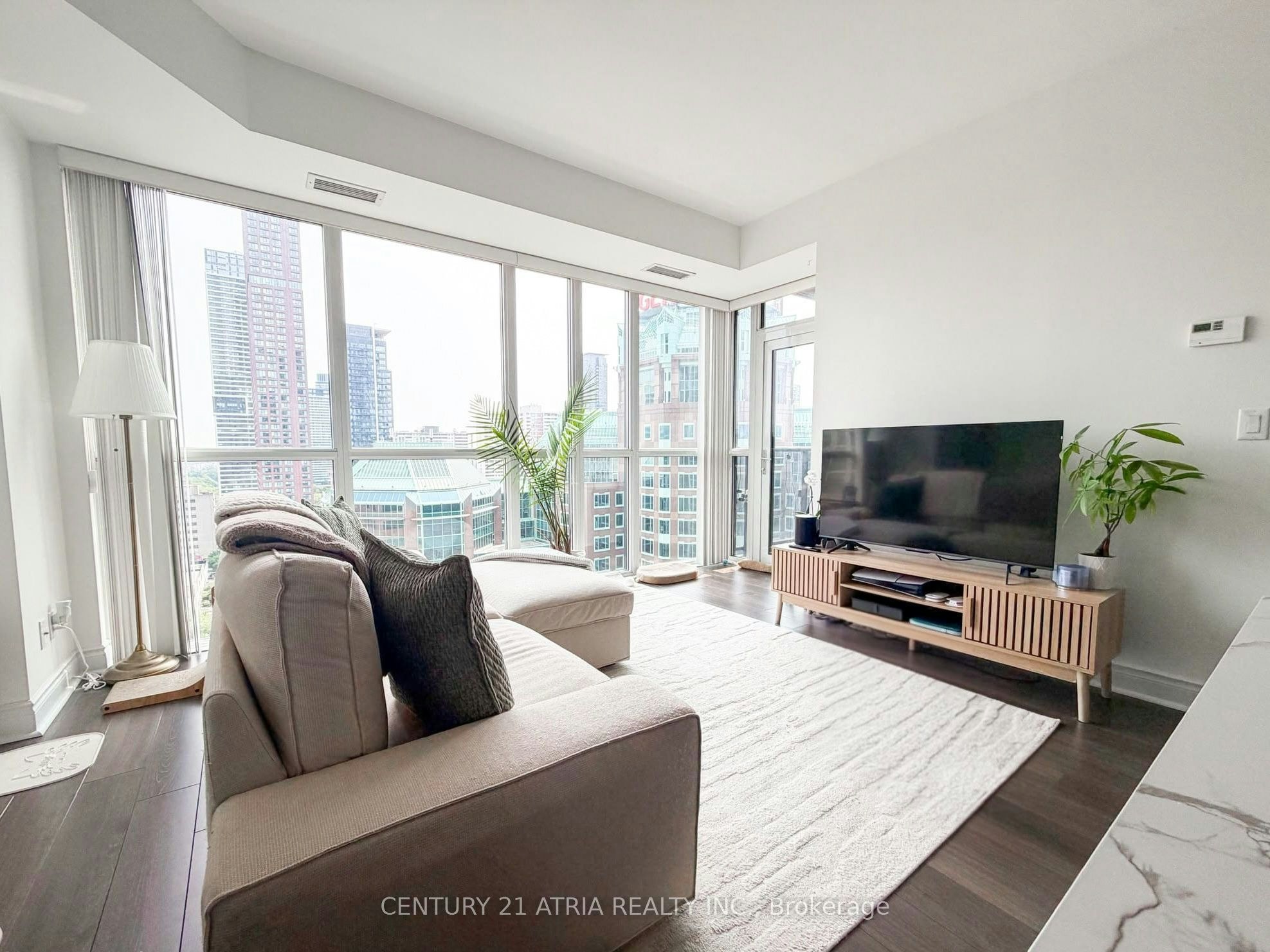 1901-28 Ted Rogers Way, Toronto, ON, M4Y 2J4
